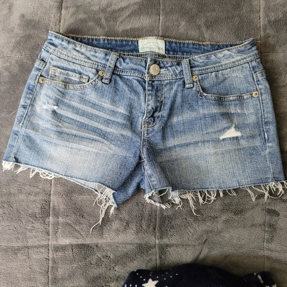 Aeropostale Low Rise Jean Shorts Size 3/4